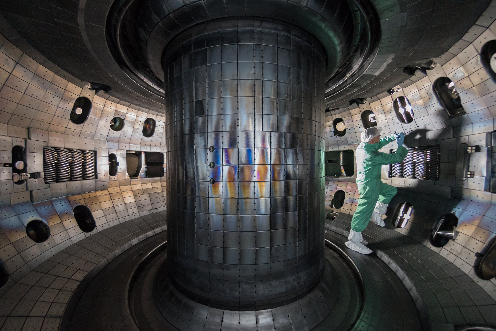 The reaction chamber of the DIII-D, an experimental tokamak fusion reactor